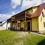 Haus De Niege Wech: Stylish With Terrace And Access Apartment Thiessow