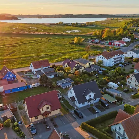 Schicke Mit Terrasse, Gratis Nutzung Vom Ahoi Erlebnisbad Und Sauna In Sellin - Haus De Niege Wech 02 Apartament *